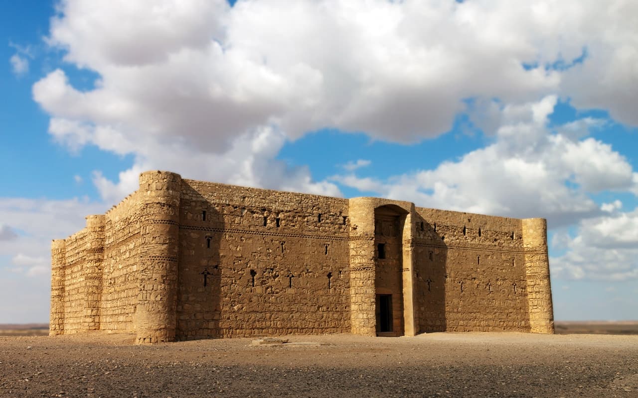viaje-circuito-jordania-carbo82-Fotolia-The-Kaharana-desert-castle