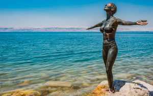 viaje-circuito-jordania-franck-camhi-vision-Dead-Sea-mud-body-care-treatment-Jordan